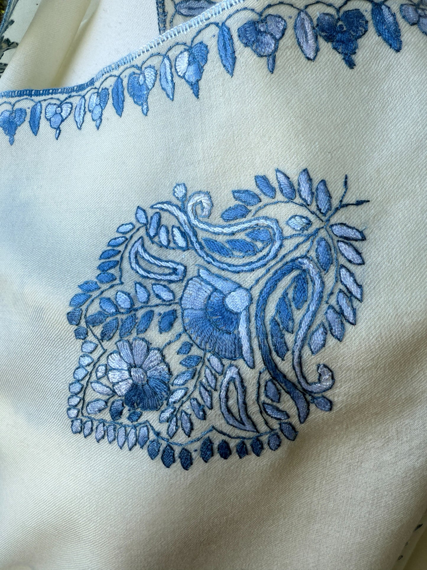 Kashmiri Shawls in Nz, Pashmina shawls, Pakistani shawls in nz, buy shawls, Indian Shawls. Pashmin NZ